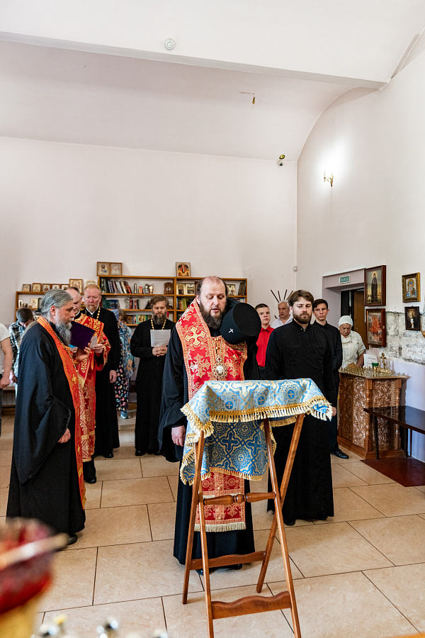 Молебен на начало реставрации Казанского храма города Серпухова